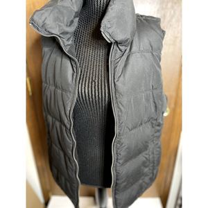Mens Old Navy Puffer Vest in Black  Size Large